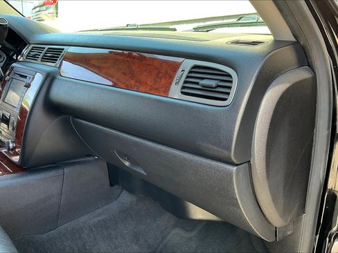 Used 2014 Chevrolet Suburban LTZ image 16