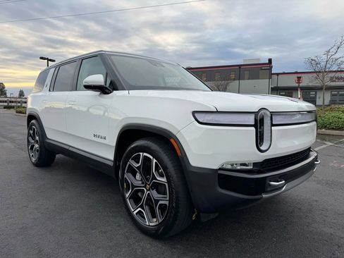 Used 2024 Rivian R1S Adventure image 2