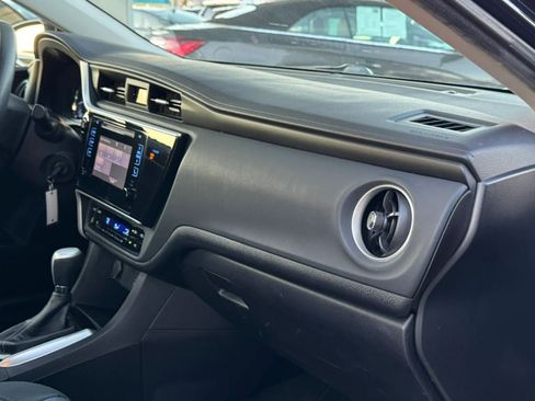 Used 2019 Toyota Corolla LE w/ Carpet Mat Package (TMS) FWD image 12