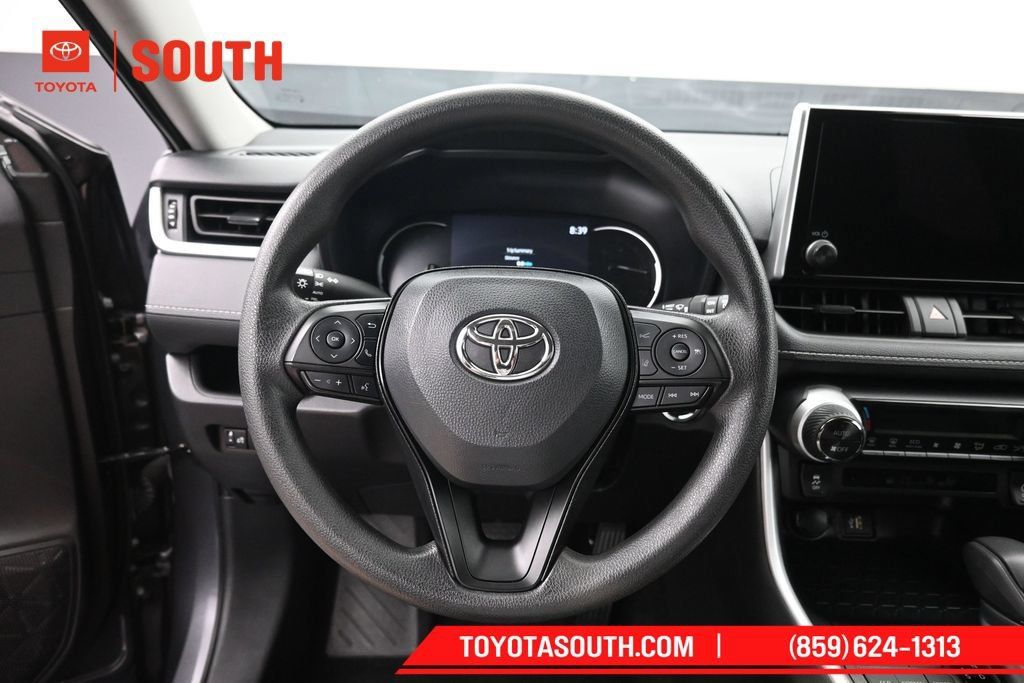 Used 2025 Toyota RAV4 XLE AWD/4WD image 20
