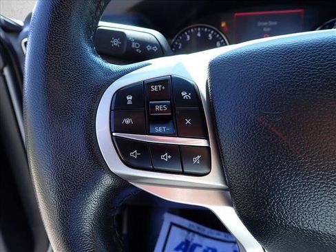 Used 2024 Ford Explorer XLT w/ Equipment Group 202A AWD/4WD image 17