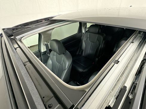 Certified 2023 Kia Sorento SX AWD/4WD image 22