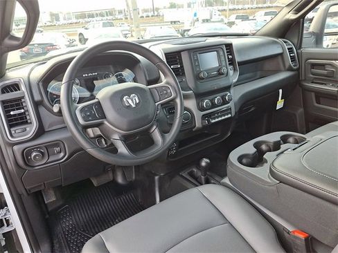 Used 2024 RAM 2500 Tradesman w/ Chrome Appearance Group image 11