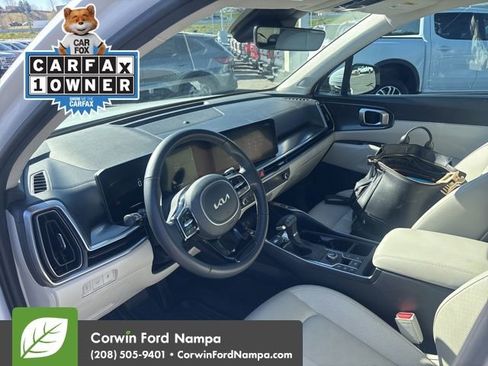 Used 2025 Kia Sorento EX w/ Panoramic Sunroof Package image 8