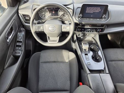 Used 2025 Nissan Rogue SV FWD image 13