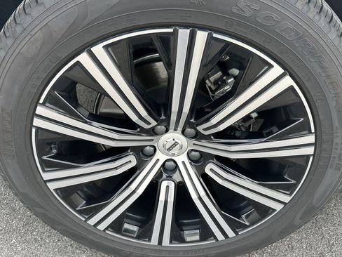 Used 2023 Volvo XC90 B5 Core w/ Protection Package Premier AWD/4WD image 14