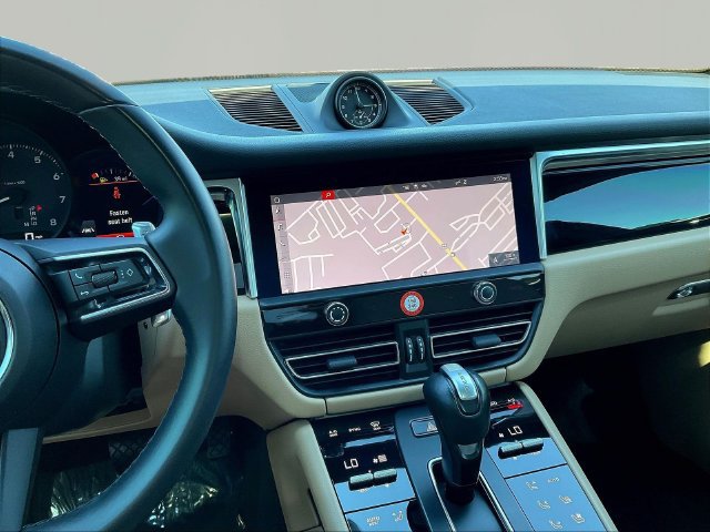 Used 2023 Porsche Macan AWD/4WD image 11