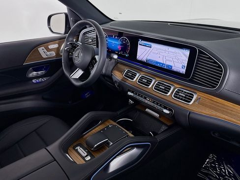 Certified 2025 Mercedes-Benz GLS 450 4MATIC image 17