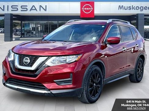 Used 2020 Nissan Rogue SV image 3