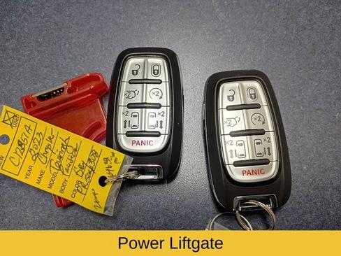 Used 2023 Chrysler Pacifica Touring-L w/ Uconnect Theater Family Group AWD/4WD image 29