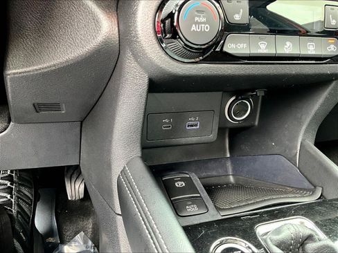 Certified 2023 Nissan Kicks SR w/ SR Premium Package FWD image 16