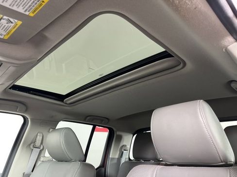 Used 2019 Nissan Frontier SL image 5