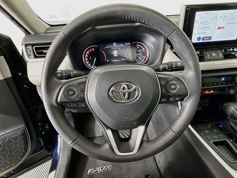Used 2023 Toyota RAV4 XLE Premium FWD image 11