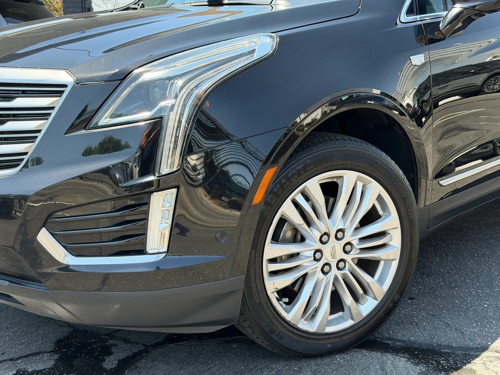 Used 2017 Cadillac XT5 Premium Luxury w/ Driver Assist Package FWD image 6