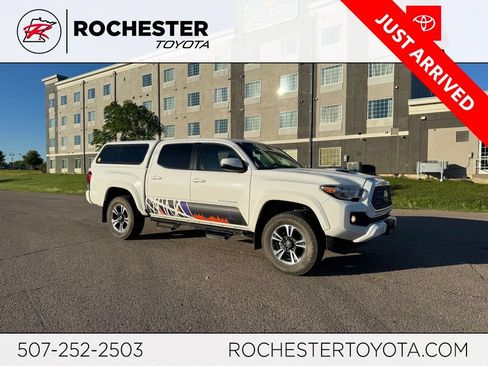 Used 2019 Toyota Tacoma TRD Sport AWD/4WD image 1
