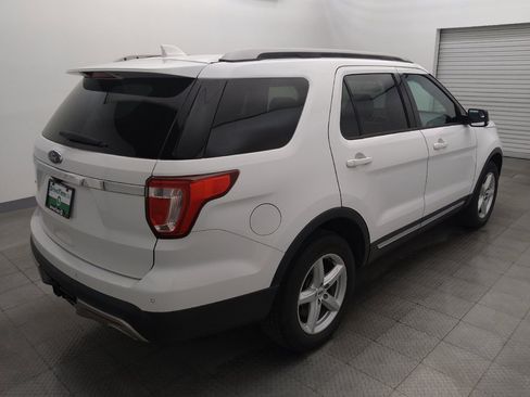 Used 2016 Ford Explorer XLT w/ Equipment Group 202A AWD/4WD image 9