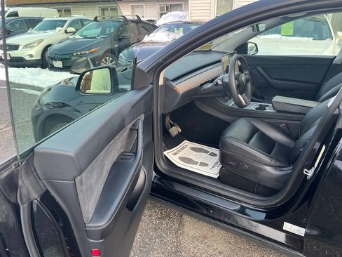 Used 2021 Tesla Model Y Long Range image 22