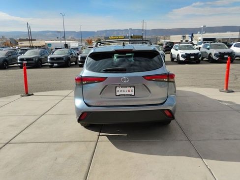 Used 2022 Toyota Highlander LE image 6