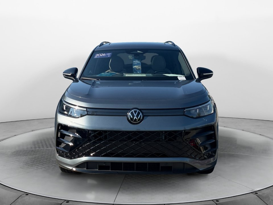 Certified 2026 Volkswagen Tiguan SE R-Line FWD image 2