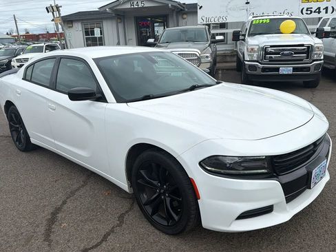 Used 2018 Dodge Charger SXT w/ Blacktop Package image 2