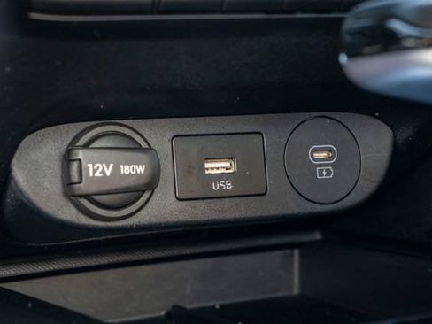 Used 2025 Hyundai Elantra SEL FWD image 32