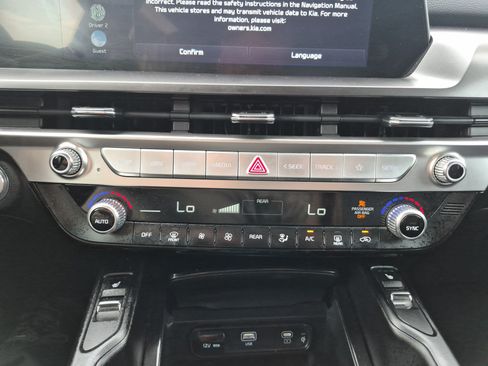 Used 2025 Kia Telluride S FWD image 32