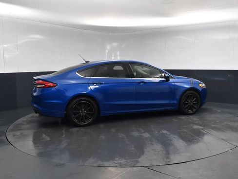 Used 2017 Ford Fusion SE w/ Fusion SE Technology Package FWD image 6