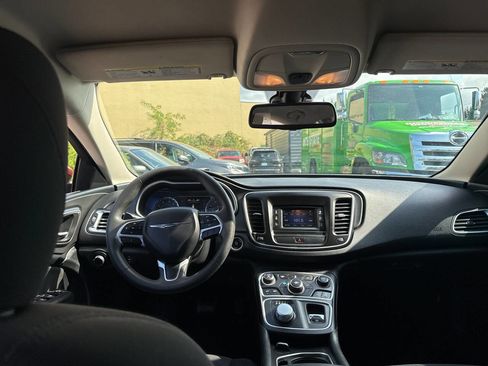 Used 2016 Chrysler 200 Limited image 8