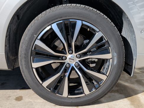 Used 2025 Volvo XC60 B5 Plus image 35