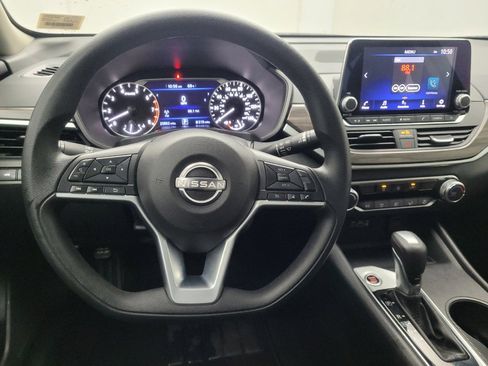Used 2025 Nissan Altima 2.5 SV FWD image 22