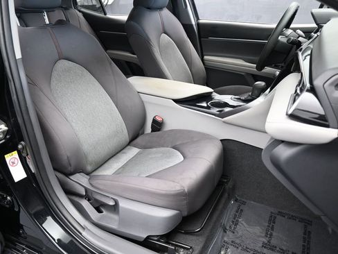 Used 2019 Toyota Camry LE image 44