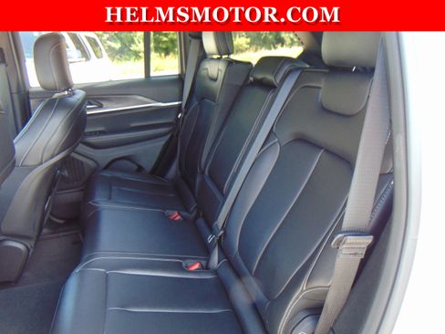 Used 2024 Jeep Grand Cherokee Limited w/ Black Appearance Package AWD/4WD image 32
