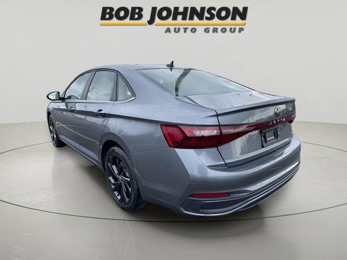 New 2025 Volkswagen Jetta SE image 4