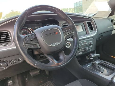 Used 2016 Dodge Charger SE RWD image 9