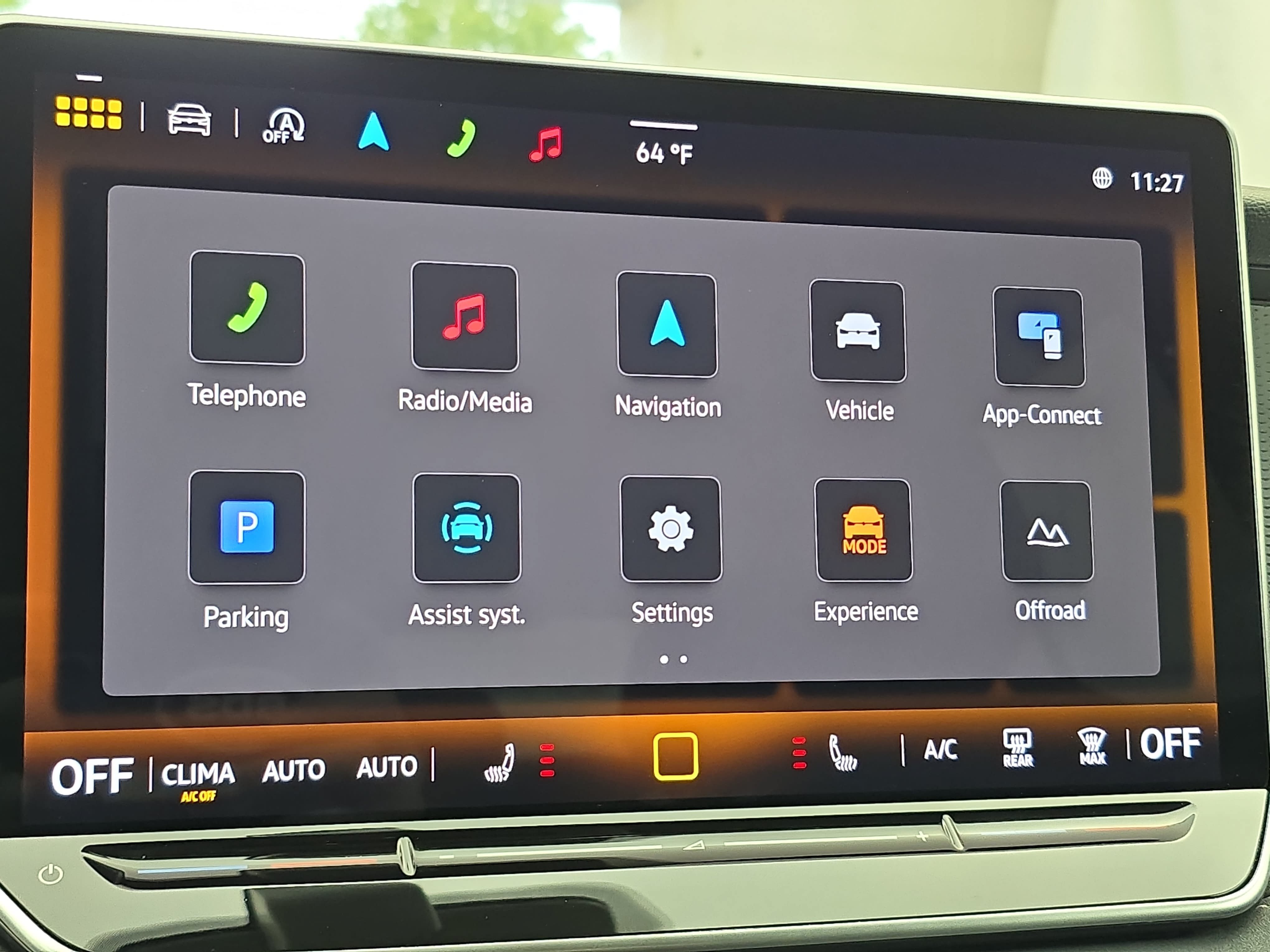 Used 2025 Volkswagen Tiguan SE AWD/4WD image 21
