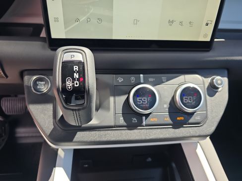 Used 2025 Land Rover Defender 110 S AWD/4WD image 25