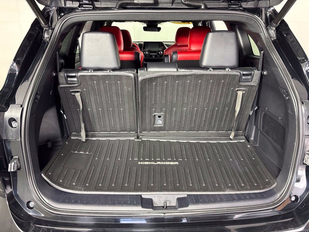 Used 2021 Toyota Highlander XSE FWD image 29