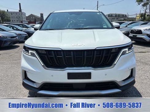 Used 2024 Kia Carnival EX FWD image 7