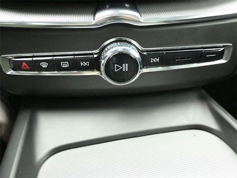 Used 2022 Volvo XC60 T8 R-Design w/ Advanced Package image 17