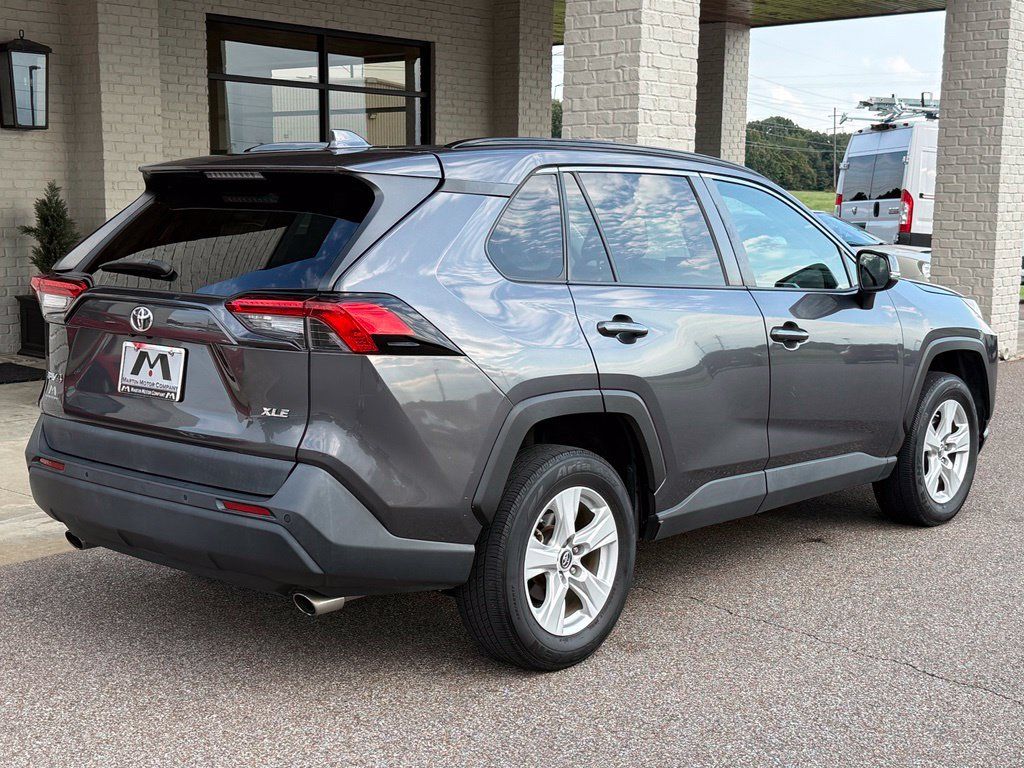 Used 2019 Toyota RAV4 XLE w/ Convenience Package FWD image 6