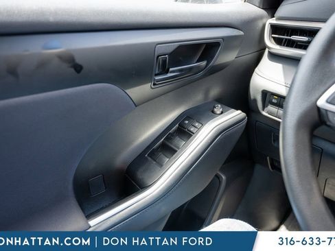 Used 2023 Toyota Highlander L FWD image 16