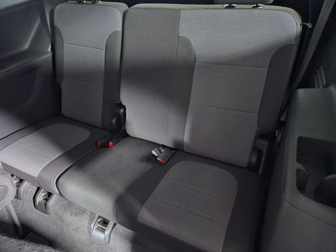 Used 2021 Chevrolet Traverse LT image 12