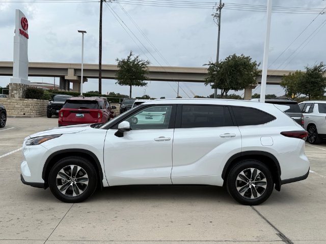 Used 2026 Toyota Highlander XLE AWD/4WD image 8