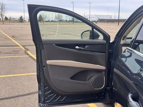 Used 2022 Lincoln Nautilus Reserve image 4