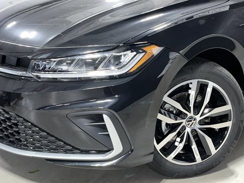 New 2025 Volkswagen Jetta SE image 30