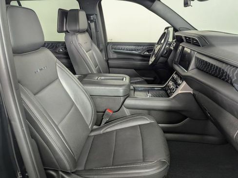 Used 2023 GMC Yukon XL Denali w/ Advanced Technology Package image 23