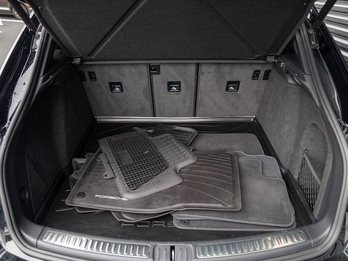 Certified 2023 Porsche Macan AWD/4WD image 22