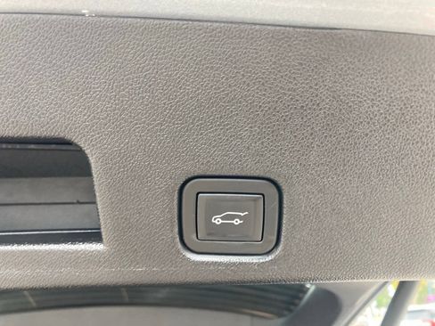 Certified 2024 GMC Acadia Elevation w/ Luxury Package AWD/4WD image 11