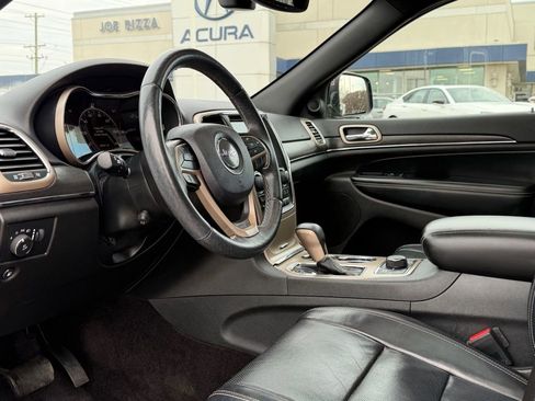 Used 2017 Jeep Grand Cherokee Limited w/ Luxury Group II image 9
