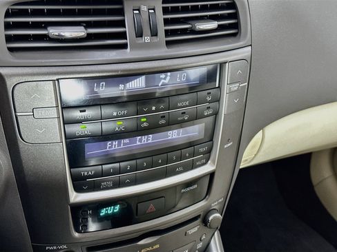 Used 2010 Lexus IS 250 w/ Preferred Accessory Package RWD image 19